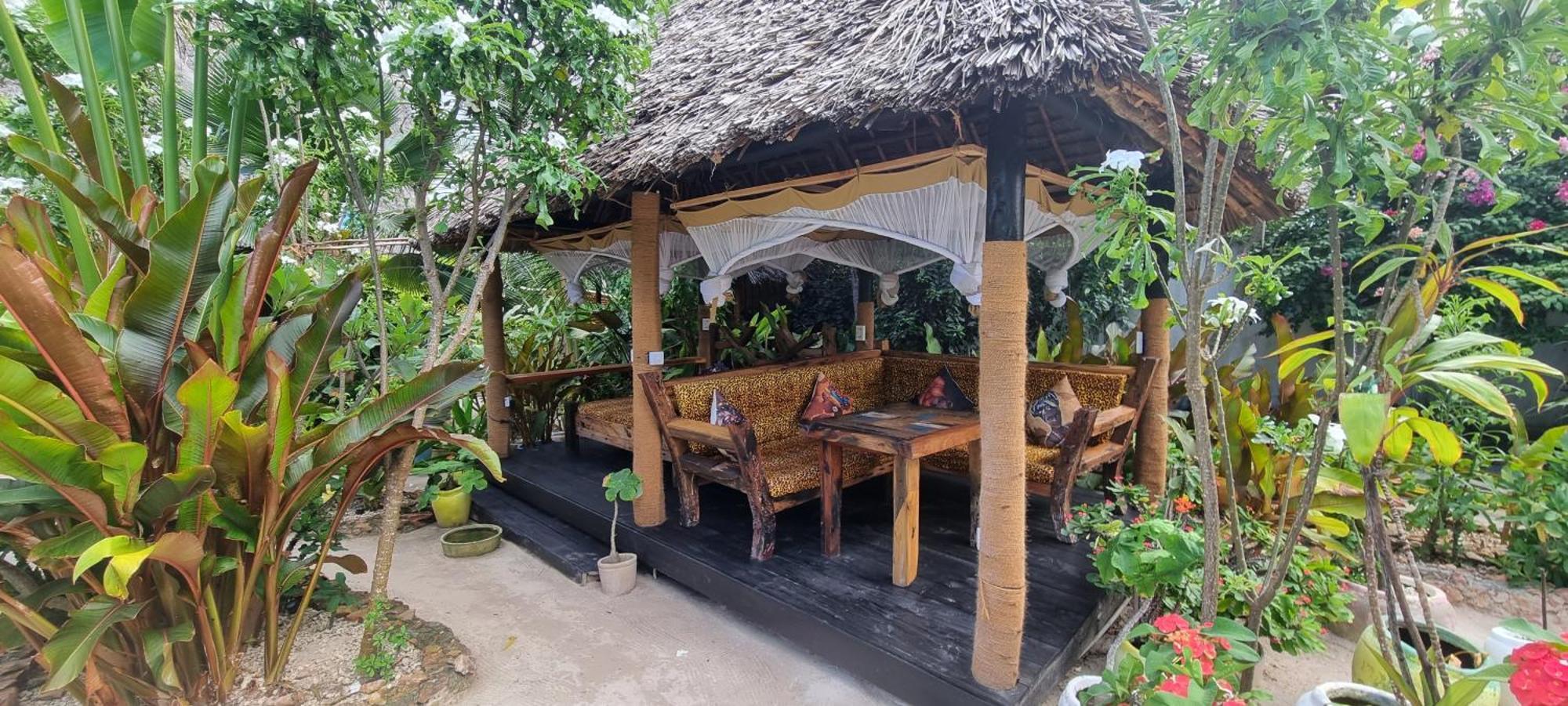 Salama & Mbuyuni Bungalows 마템웨 외부 사진