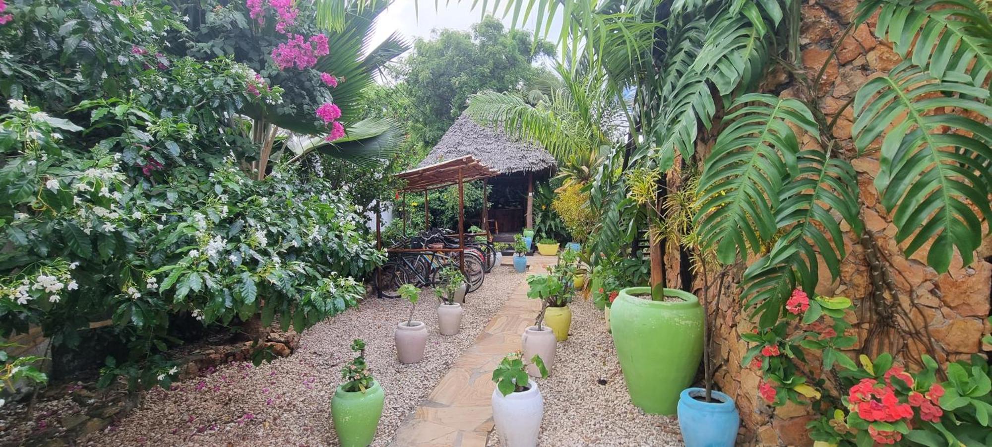 Salama & Mbuyuni Bungalows 마템웨 외부 사진